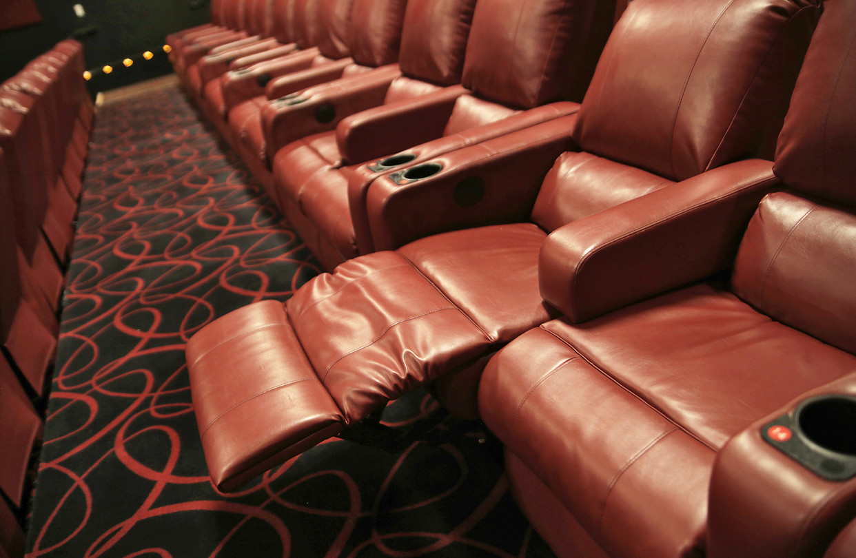 Cinematic Bliss: Elevating Your Movie Nights with Recliner Seats插图4