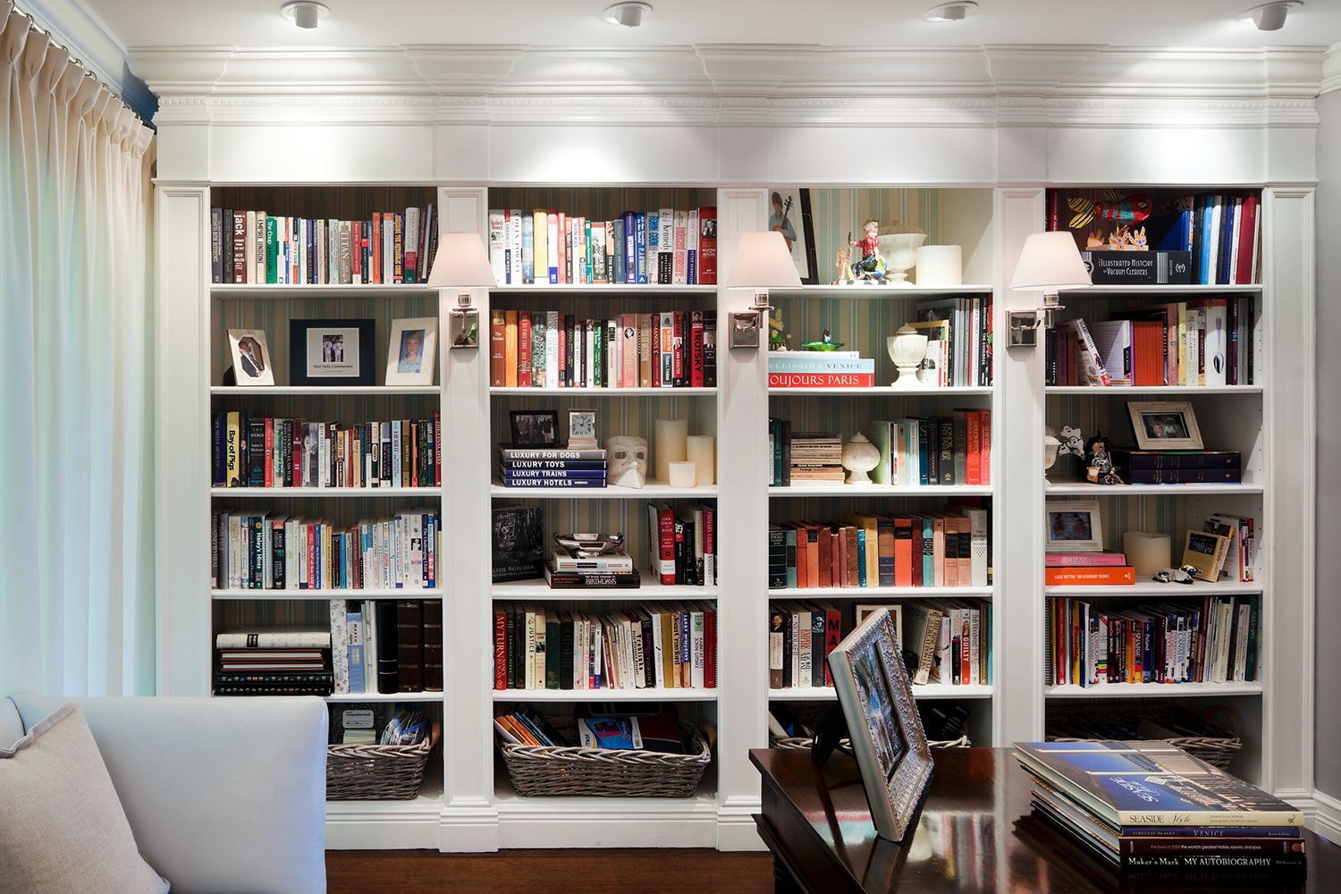 Transforming Spaces: Built-in Bookshelves Ideas for Every Room插图4