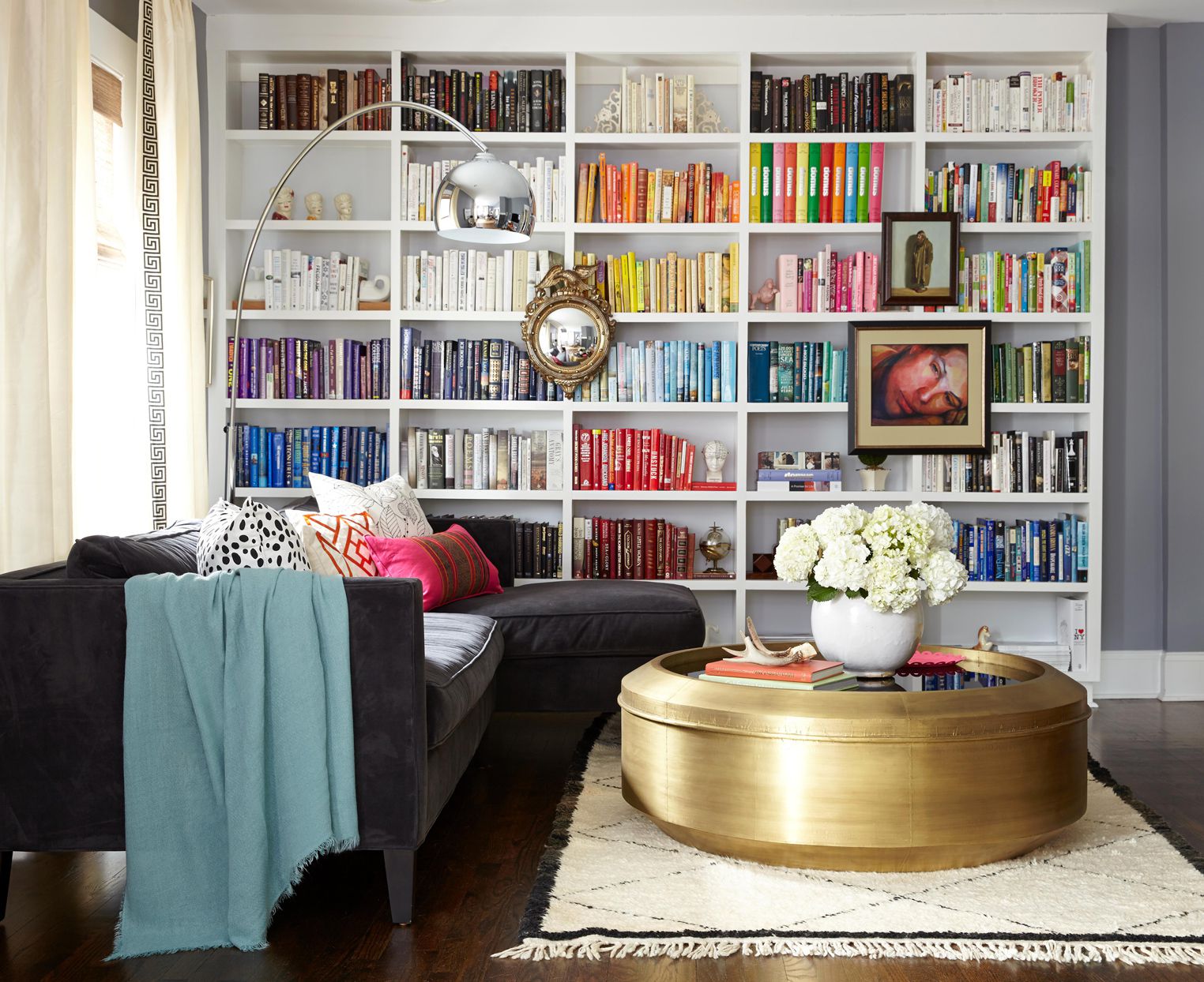 Decorative Delights: Creative Bookshelf Decorating Ideas插图3