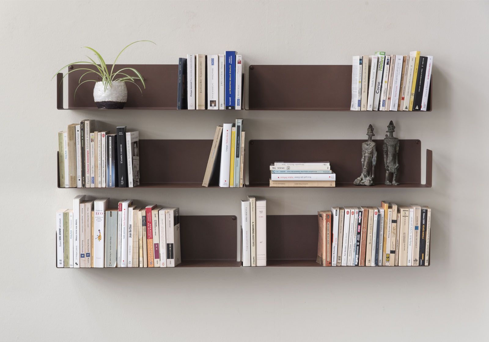 Safety First: How to Secure a Bookshelf to the Wall插图3
